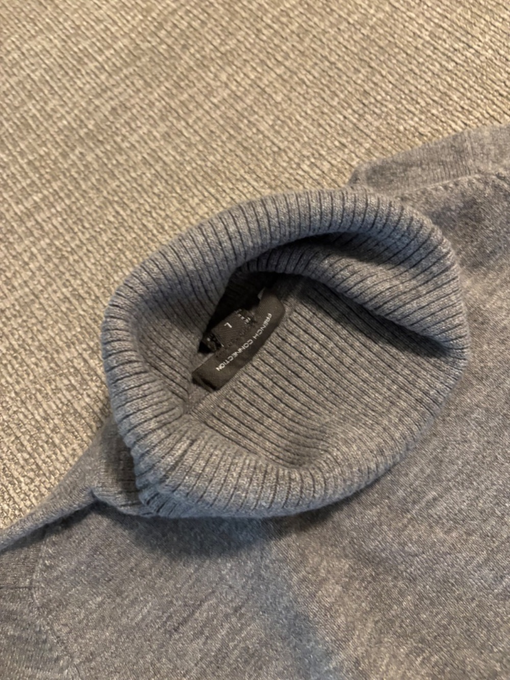 Turtle neck sweater - Picture 2 of 2